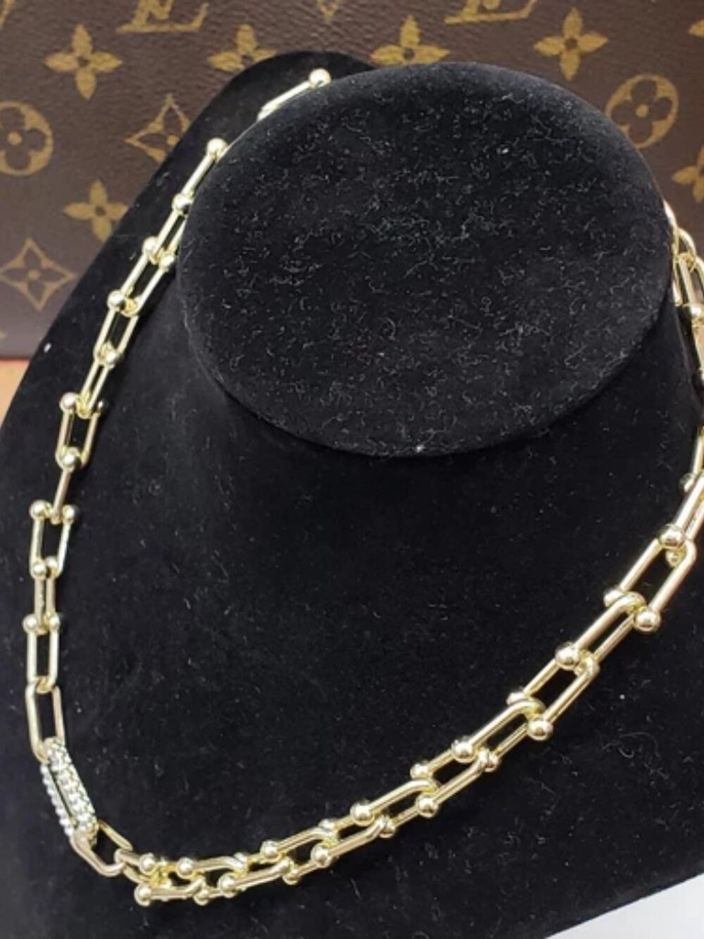 Gold-Plated Necklace with Authentic Louis Vuitton Padlock - Picture 5 of 6